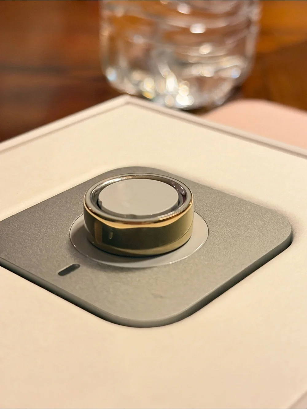 Oura Ring 4 Gold and White